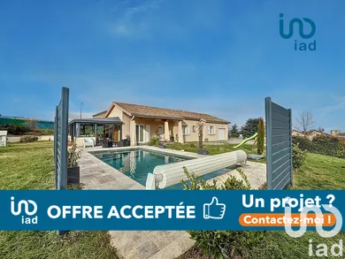 Traditional house at Lupé (42520)