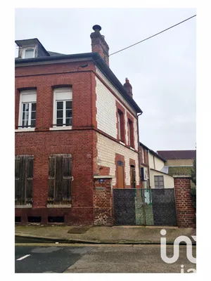 Building at Caudebec-lès-Elbeuf (76320)
