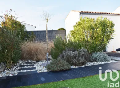 Architectural house at Mornac-sur-Seudre (17113)