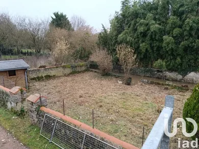 Land at CERSAY (79290)