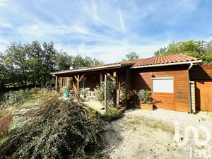 Traditional house at Crayssac (46150)
