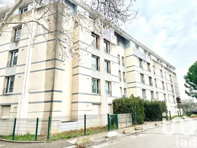 Building at Avignon (84000)
