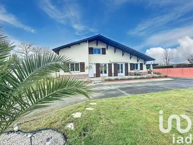 Traditional house at Benquet (40280)