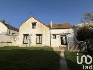 House at Issou (78440)