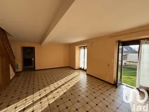 House at Issou (78440)