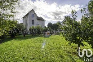 Traditional house at Puiseaux (45390)