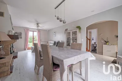 Pavillon à Fontenay-Trésigny (77610)