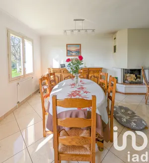 Traditional house at Mulsanne (72230)