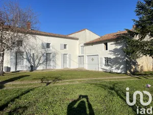 Farm at Val-du-Mignon (79210)