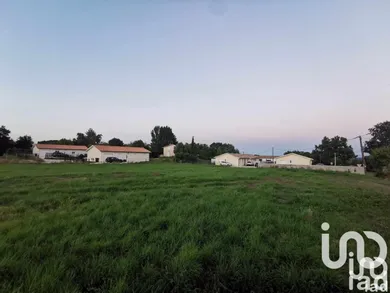 Terrain à Savignac-de-l'Isle (33910)