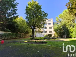Apartment at Suresnes (92150)