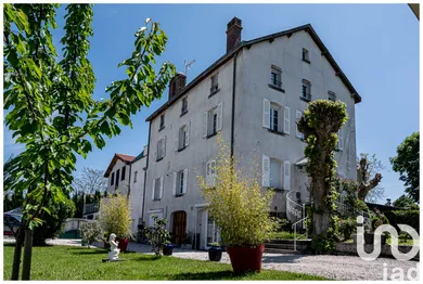 Building at Vertaizon (63910)
