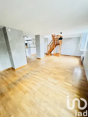 Duplex at Pont-Sainte-Maxence (60700)