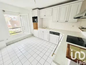 Duplex at Pont-Sainte-Maxence (60700)