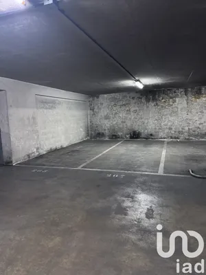 Parking at Paris (75011)
