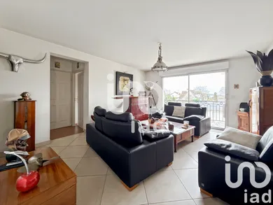 Apartment at Noisy-le-Grand (93160)