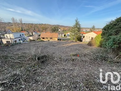 Terrain à bâtir à Riom (63200)