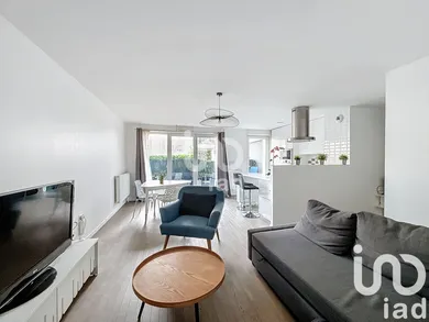 Apartment at Nanterre (92000)