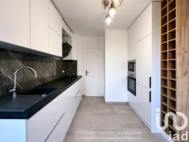 Apartment in Fontenay-le-Fleury (78330)