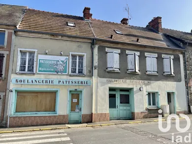 Building at Beuvardes (02130)