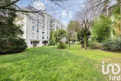 Apartment in Montrouge (92120)