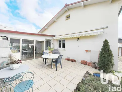 Detached at Cournon-d'Auvergne (63800)
