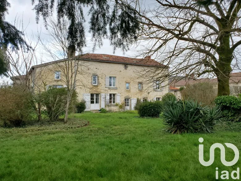 Maison 12 pièces 396 m² · à Saint-Maurice-des-Noues · 396 m² · 285 500 €