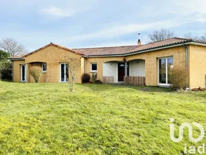 House at La Plaine (49360)