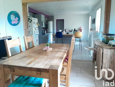 Maison traditionnelle à Les Églisottes-et-Chalaures (33230)