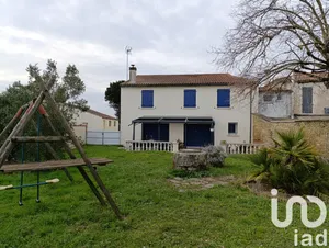Traditional house at Muron (17430)