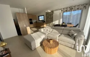 Traditional house at Carros (06510)