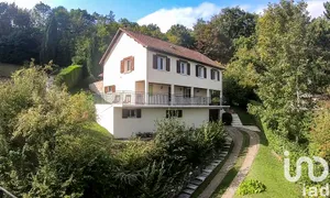 House at Vernon (27200)