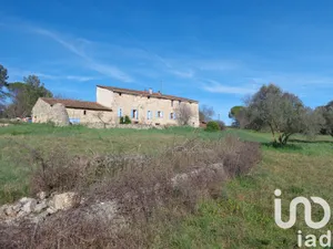 Maison de campagne à Saint-Paul-en-Forêt (83440)