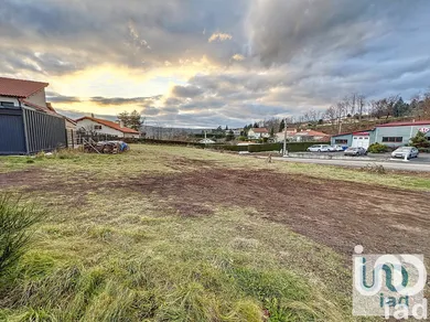 Terrain à bâtir à Coubon (43700)
