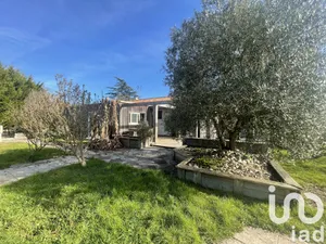 House at Ménesplet (24700)