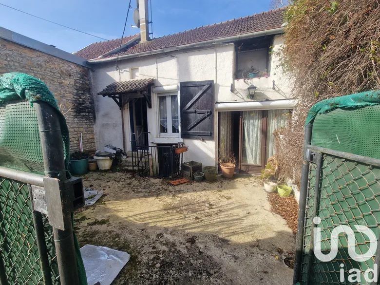 Maison 3 pièces 88 m² · à Stigny · 88 m² · 29 000 €