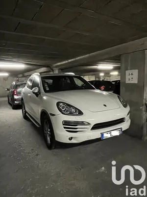 Parking at Paris (75018)
