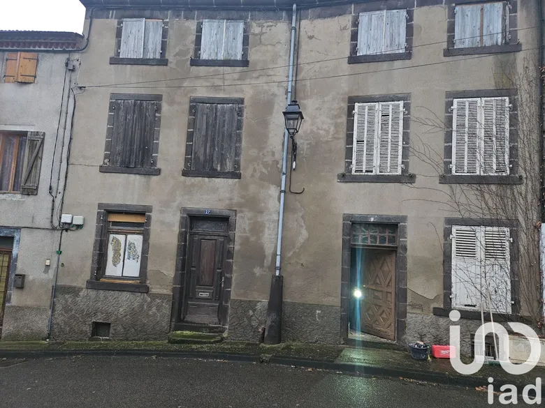 Maison 8 pièces 350 m² · à Maringues · 350 m² · 39 000 €