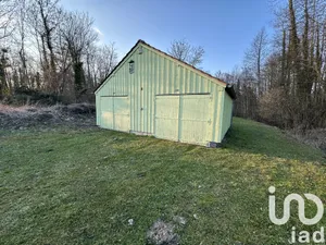 Parking at Montreuil-aux-Lions (02310)