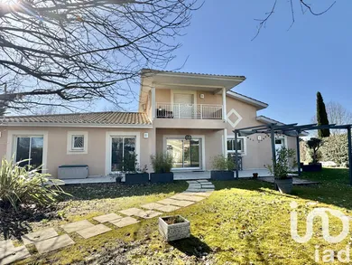 Maison traditionnelle à Saint-Médard-d'Eyrans (33650)