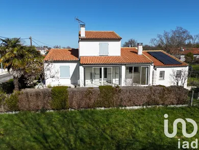 House at Saujon (17600)