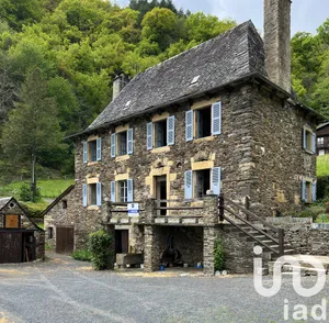 Traditional house at Coubisou (12190)