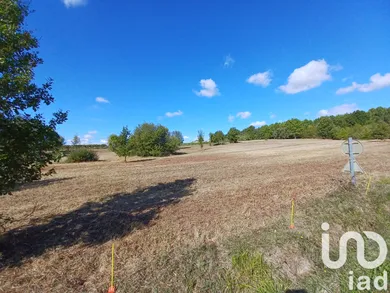 Terrain à bâtir à Montguyon (17270)