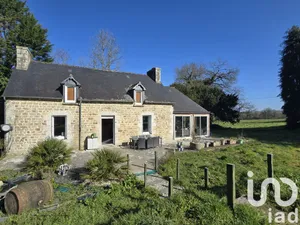 Traditional house at Plésidy (22720)