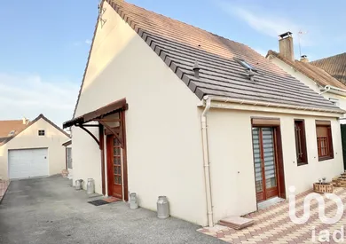 Traditional house at BORNEL (60540)