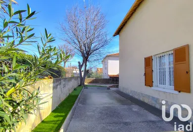 Building at Toulon (83200)