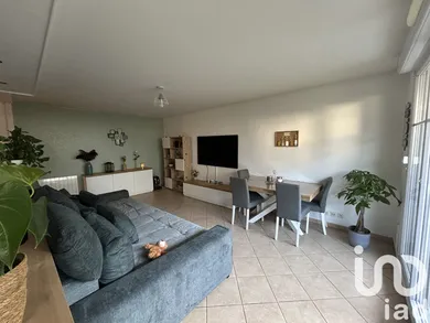 Apartment in Morangis (91420)