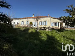 Traditional house at Coux (17130)