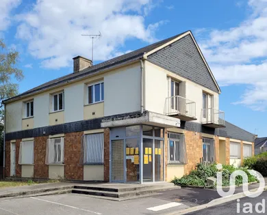 Building at Conlie (72240)