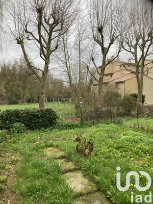 Apartment in L'Isle-sur-la-Sorgue (84800)